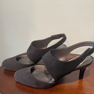 Lifestride Black faux suede sling back pumps.